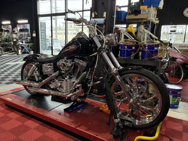 2007y FXDL LEDシステムの交換作業。