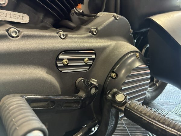 2019y XL883N ダービーカバーとインスペクションカバー交換